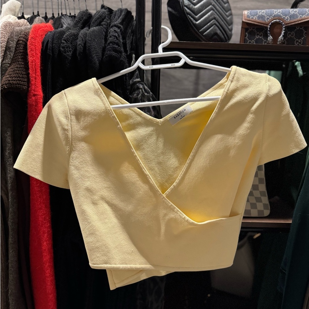 Babaton Light Yellow V-Neck Crop Top